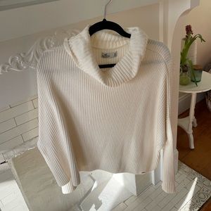 Hollister off-white turtle neck sweater